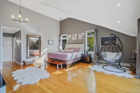 $1,599,990 | 84 McCulloch Drive, Dix Hills, NY 11746