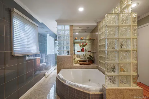 $1,599,990 | 84 McCulloch Drive, Dix Hills, NY 11746