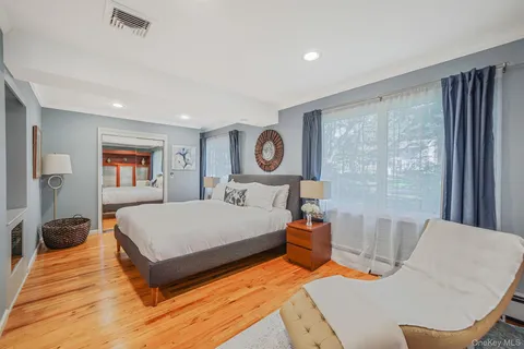 $1,599,990 | 84 McCulloch Drive, Dix Hills, NY 11746