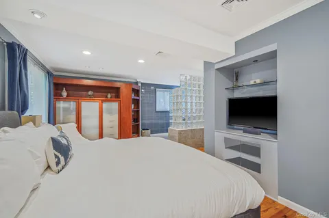 $1,599,990 | 84 McCulloch Drive, Dix Hills, NY 11746