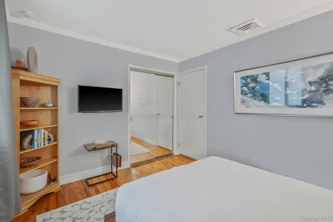 $1,599,990 | 84 McCulloch Drive, Dix Hills, NY 11746