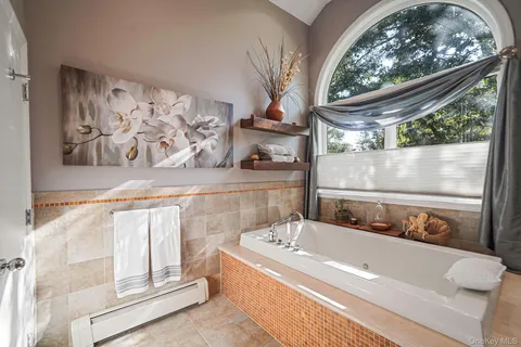 $1,599,990 | 84 McCulloch Drive, Dix Hills, NY 11746