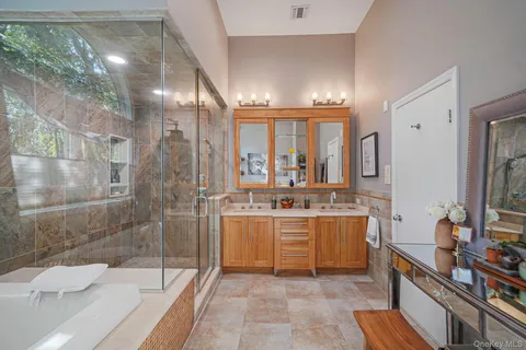 $1,599,990 | 84 McCulloch Drive, Dix Hills, NY 11746