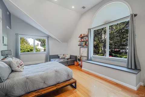 $1,599,990 | 84 McCulloch Drive, Dix Hills, NY 11746