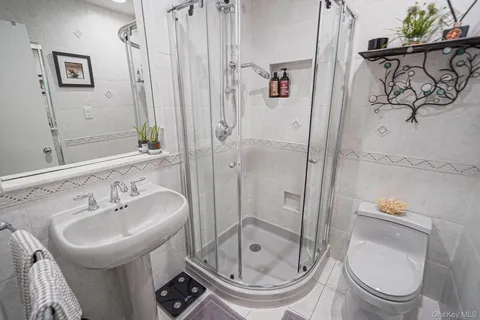 $1,599,990 | 84 McCulloch Drive, Dix Hills, NY 11746