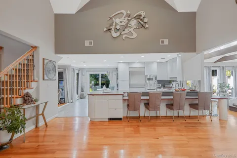 $1,599,990 | 84 McCulloch Drive, Dix Hills, NY 11746