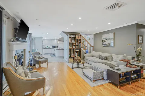 $1,599,990 | 84 McCulloch Drive, Dix Hills, NY 11746