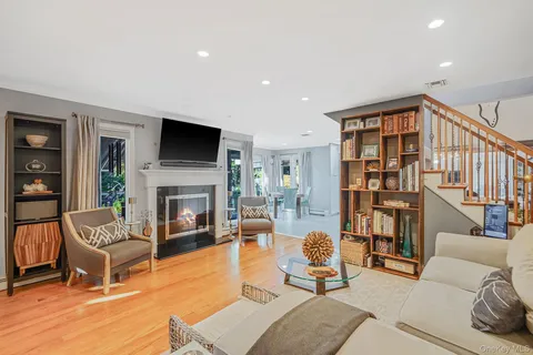 $1,599,990 | 84 McCulloch Drive, Dix Hills, NY 11746