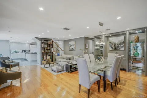 $1,599,990 | 84 McCulloch Drive, Dix Hills, NY 11746