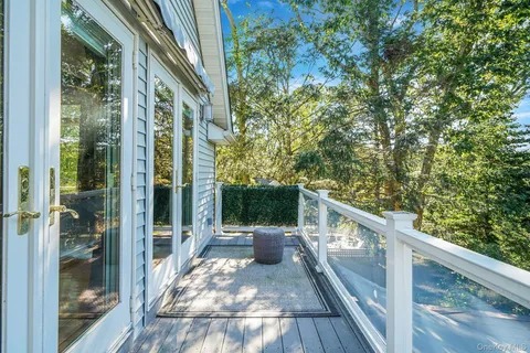 $1,599,990 | 84 McCulloch Drive, Dix Hills, NY 11746