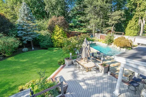 $1,599,990 | 84 McCulloch Drive, Dix Hills, NY 11746