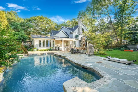 $1,599,990 | 84 McCulloch Drive, Dix Hills, NY 11746