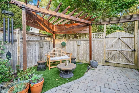 $1,599,990 | 84 McCulloch Drive, Dix Hills, NY 11746