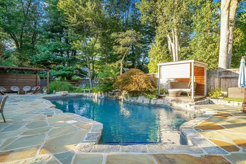 $1,599,990 | 84 McCulloch Drive, Dix Hills, NY 11746