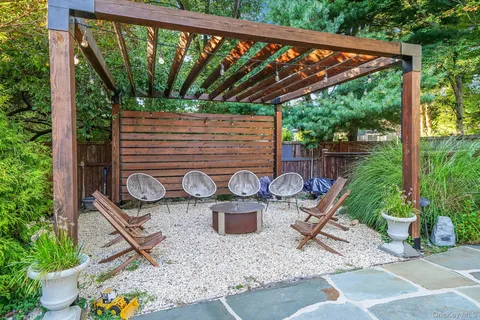 $1,599,990 | 84 McCulloch Drive, Dix Hills, NY 11746