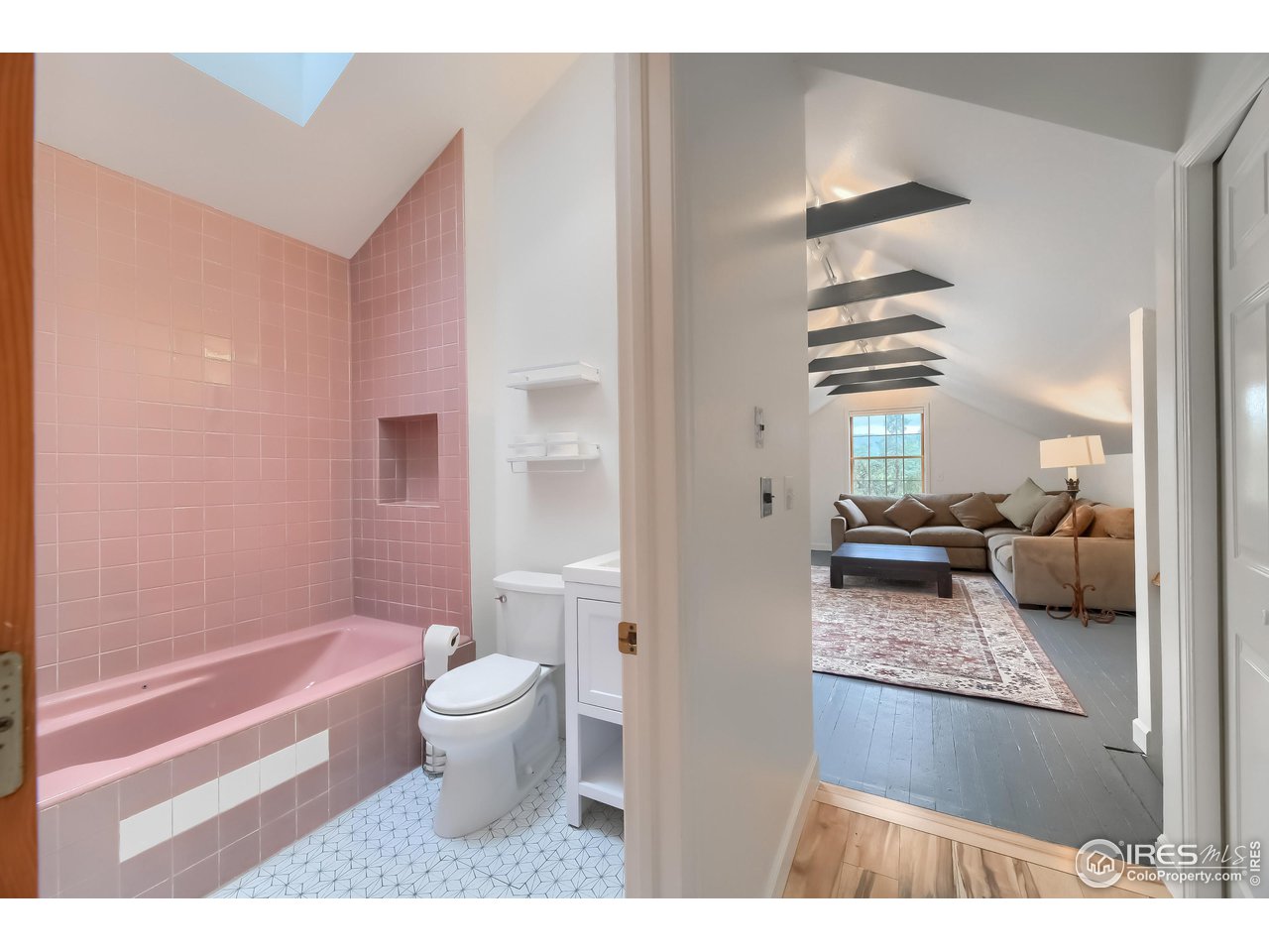 5163 Independence Road Boulder, CO 80301 - Photo 25 of 39 upstairs bathroom into lounge