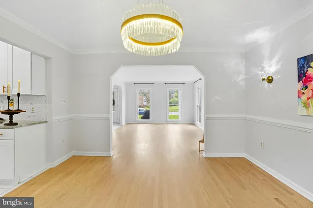 a view of livingroom with furniture