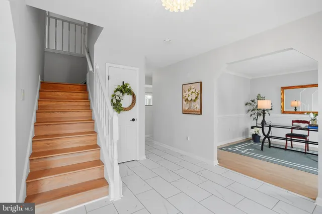 a view of entryway with furniture