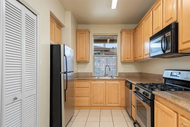 $355,000 | 965 Doubles Drive, Unit 216, Santa Rosa, CA 95407