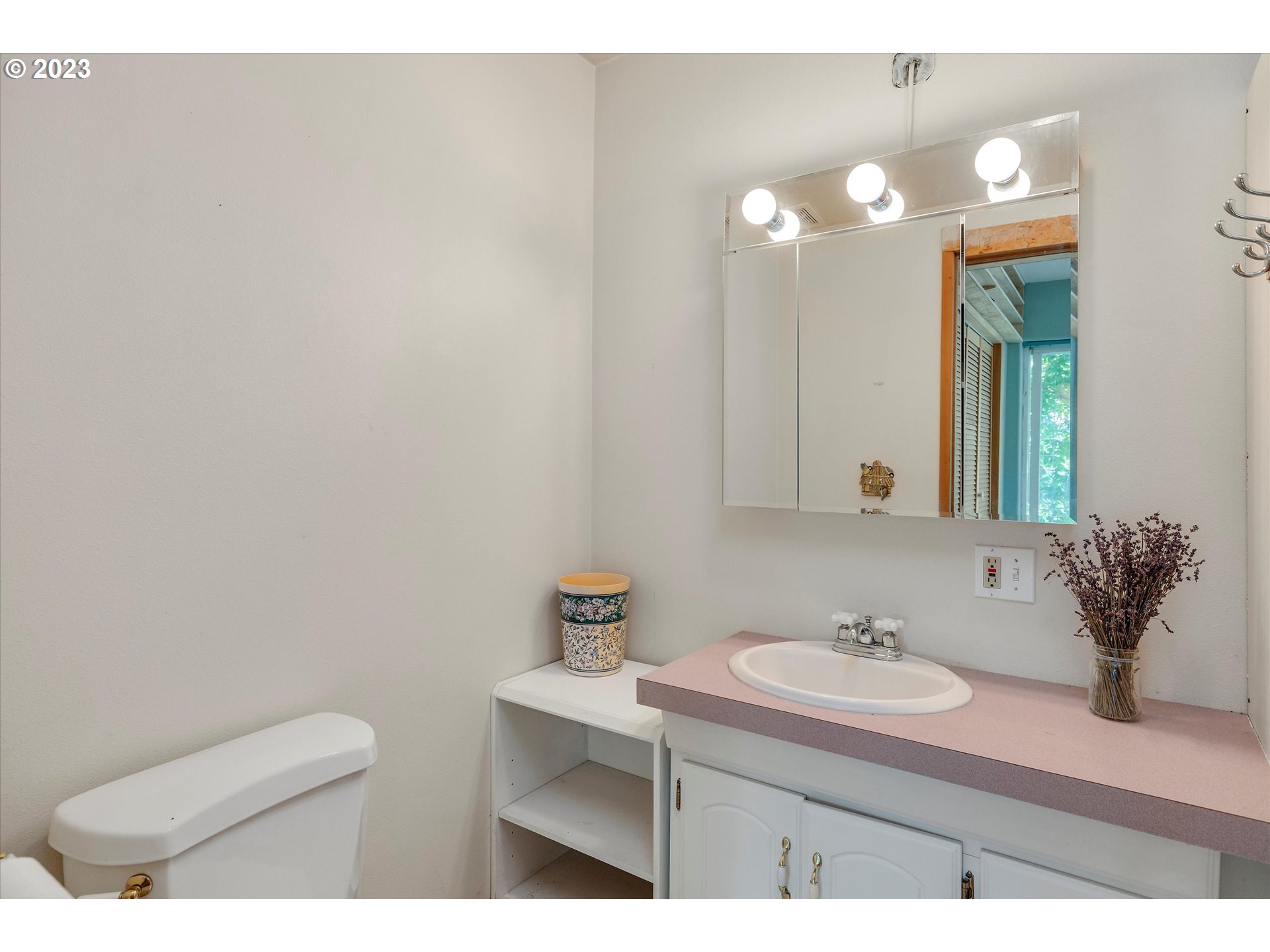 1415 Country Club Road Hood River, OR 97031 - Photo 34 of 46 Gallery Image 34