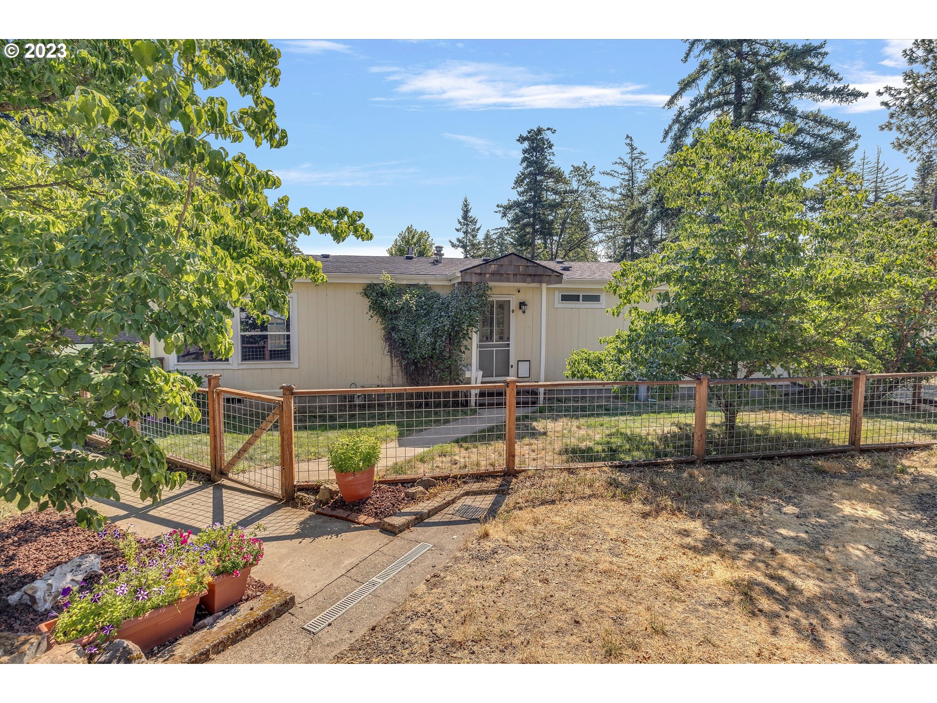 1415 Country Club Road Hood River, OR 97031 - Photo 4 of 46 Gallery Image 4