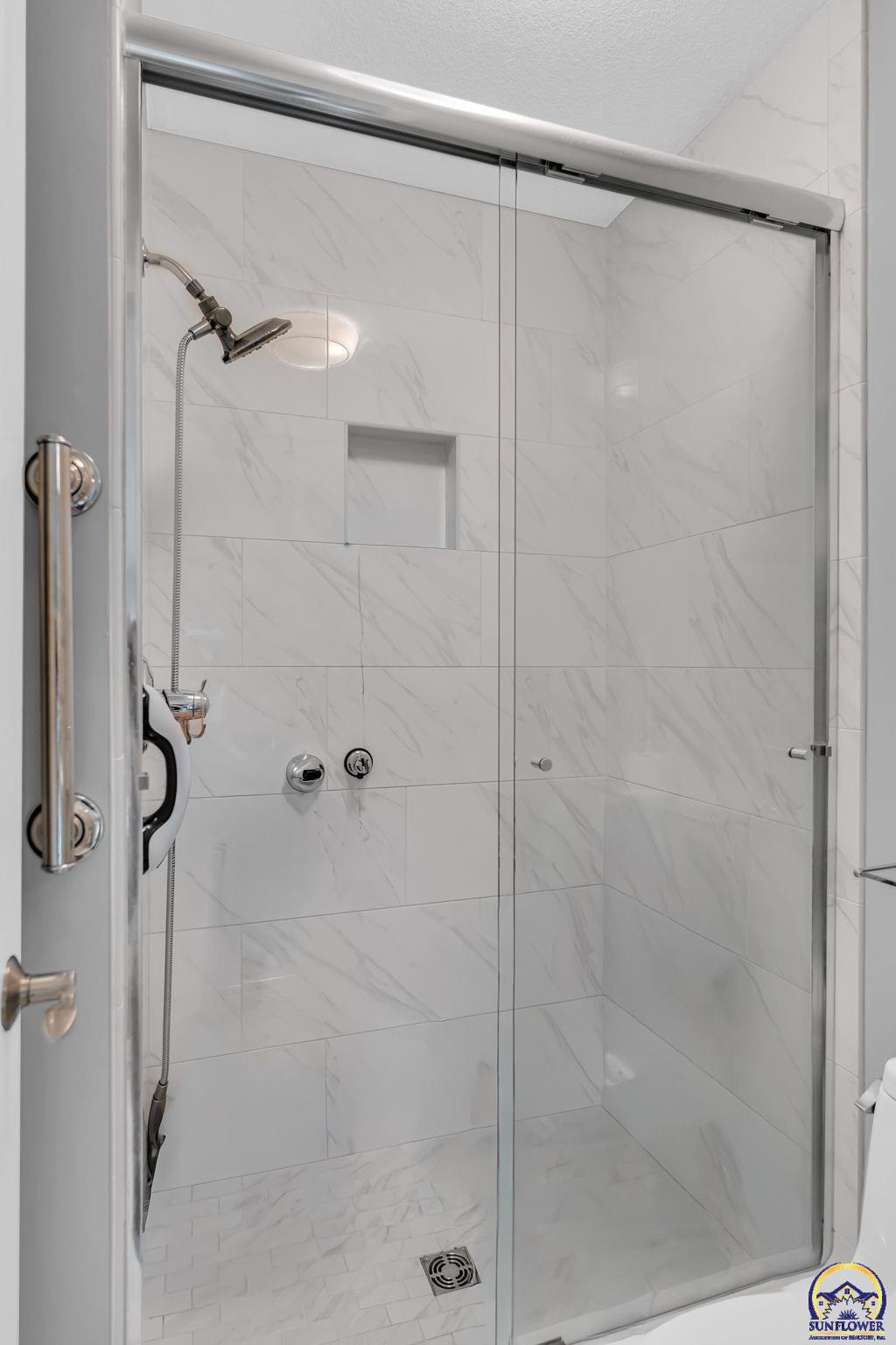 5709 Southwest Quail Cove Circle Topeka, KS 66614 - Photo 14 of 21