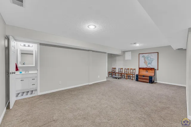 $289,900 | 5709 Southwest Quail Cove Circle, Topeka, KS 66614