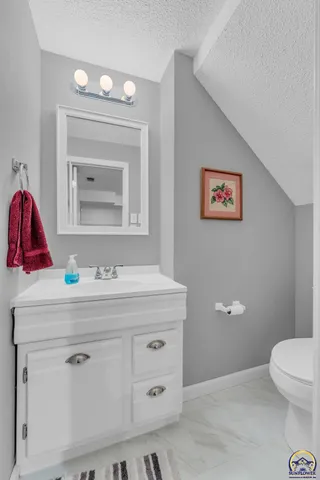 $289,900 | 5709 Southwest Quail Cove Circle, Topeka, KS 66614