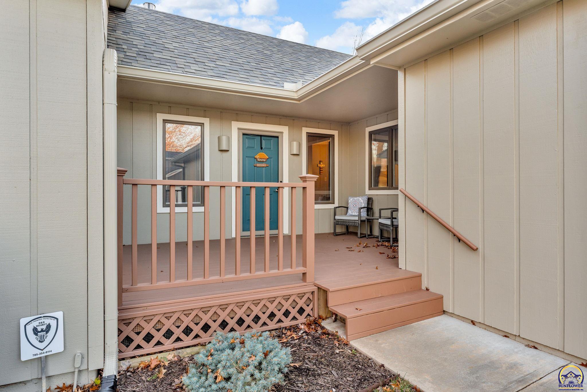 5709 Southwest Quail Cove Circle Topeka, KS 66614 - Photo 2 of 21