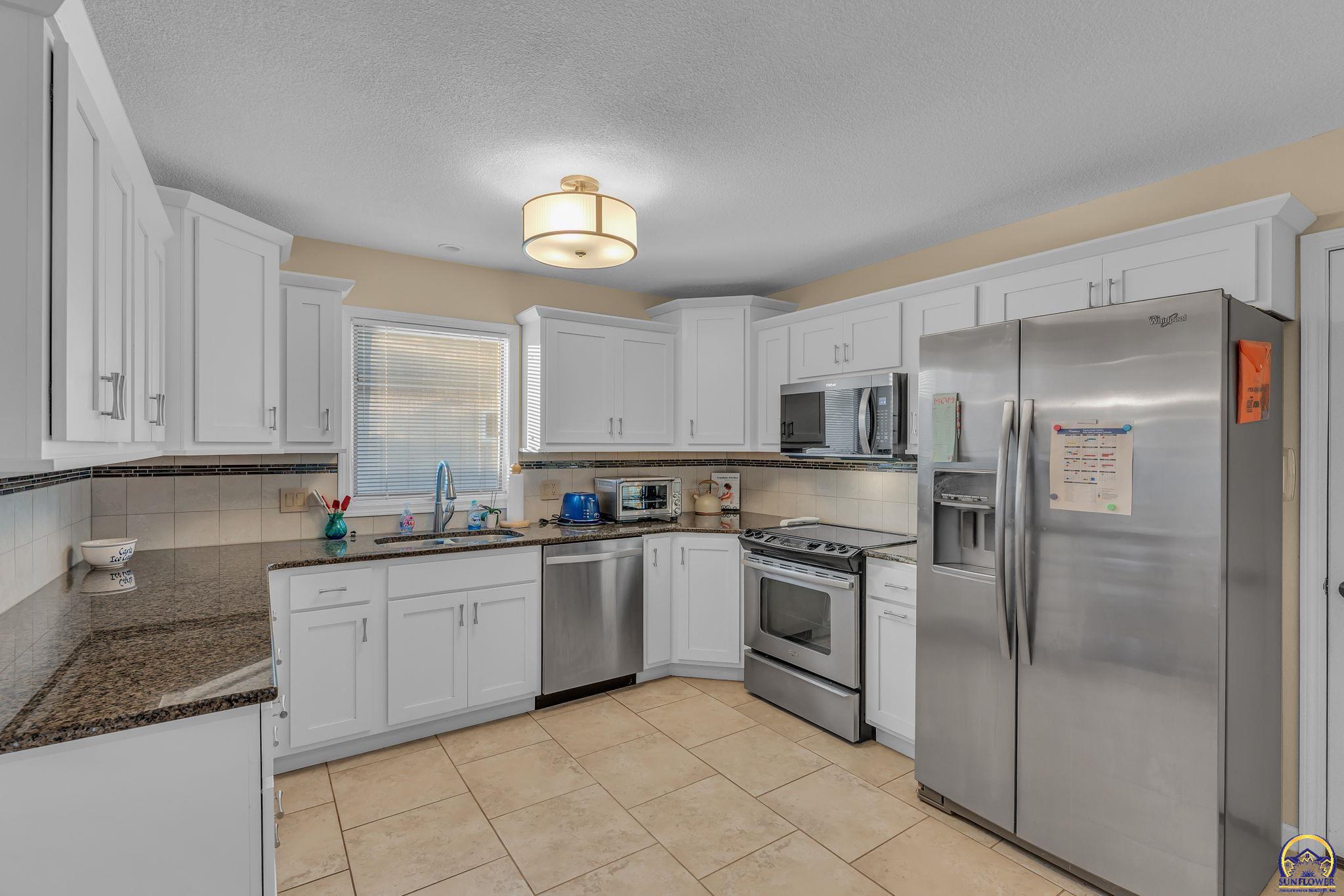 5709 Southwest Quail Cove Circle Topeka, KS 66614 - Photo 9 of 21