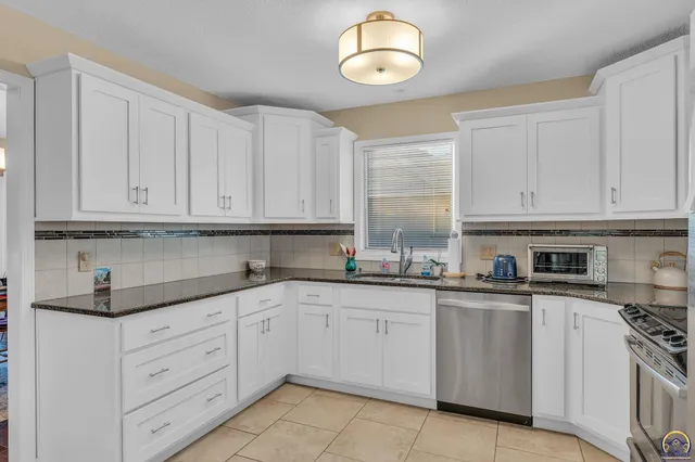 $289,900 | 5709 Southwest Quail Cove Circle, Topeka, KS 66614