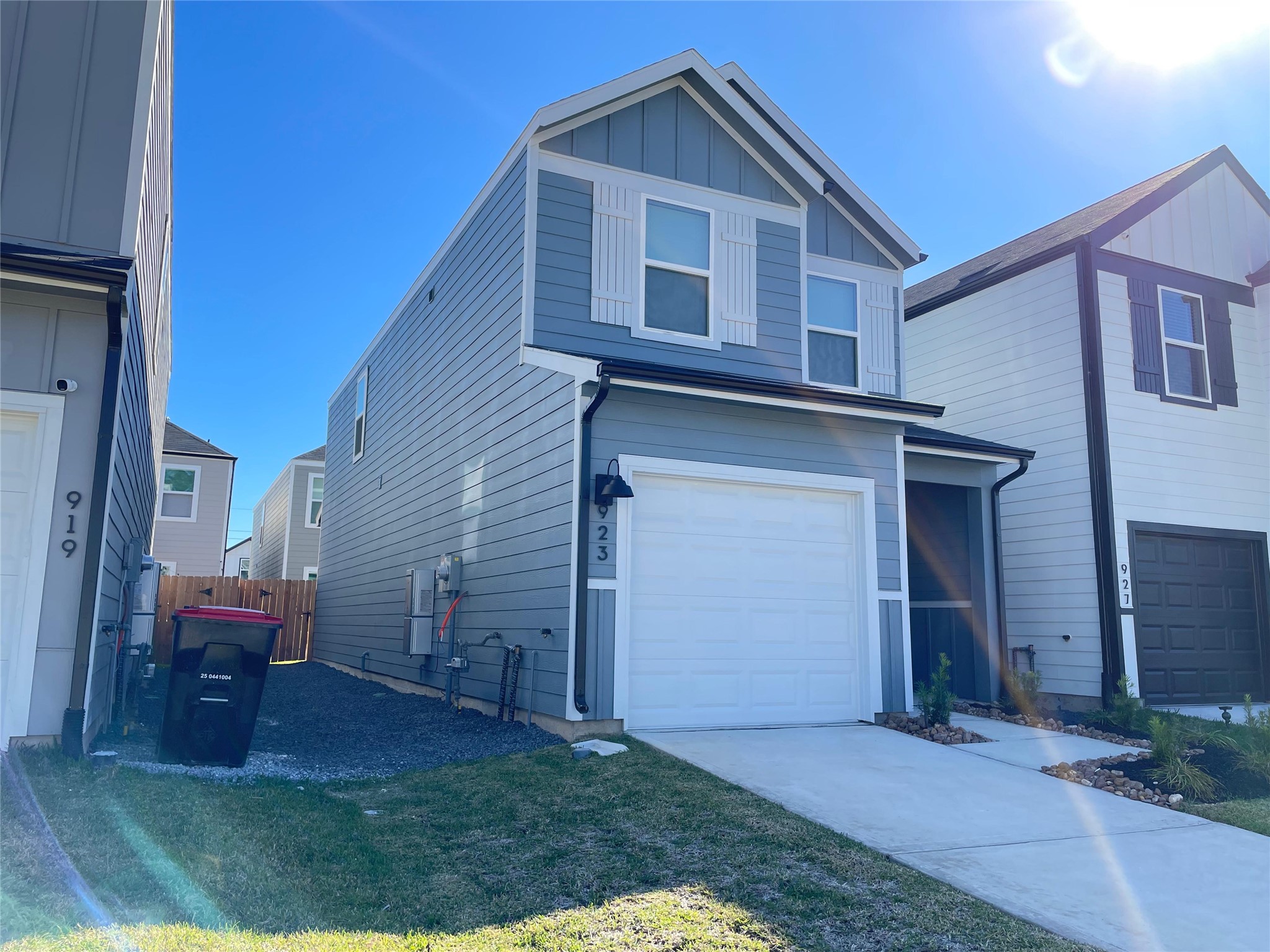 923 Moon Drop Lane Houston, TX 77090 - Photo 2 of 26