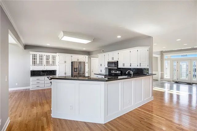 $1,950,000 | 2600 Northwest 108th Street, Kansas City, MO 64154