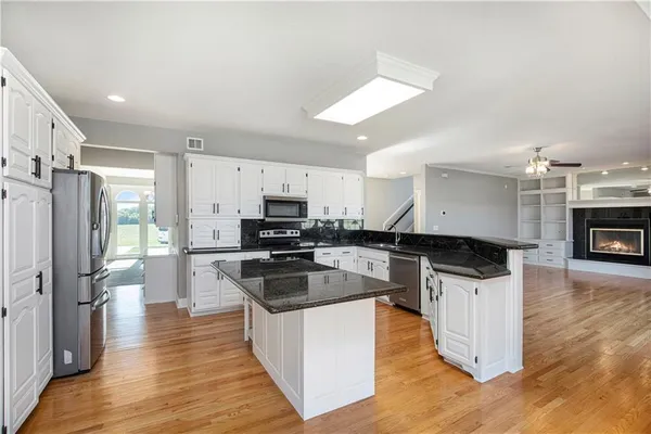 $1,750,000 | 2600 Northwest 108th Street, Kansas City, MO 64154