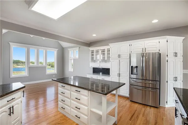 $1,750,000 | 2600 Northwest 108th Street, Kansas City, MO 64154