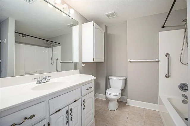 $1,950,000 | 2600 Northwest 108th Street, Kansas City, MO 64154