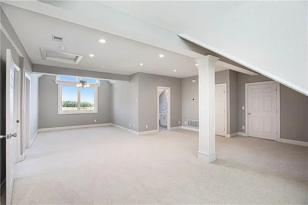 $1,750,000 | 2600 Northwest 108th Street, Kansas City, MO 64154