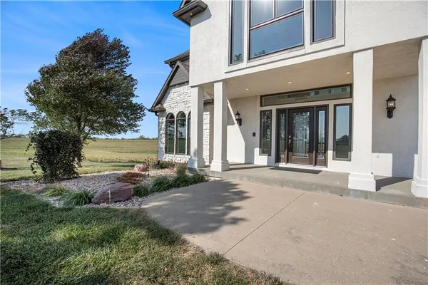 $1,750,000 | 2600 Northwest 108th Street, Kansas City, MO 64154