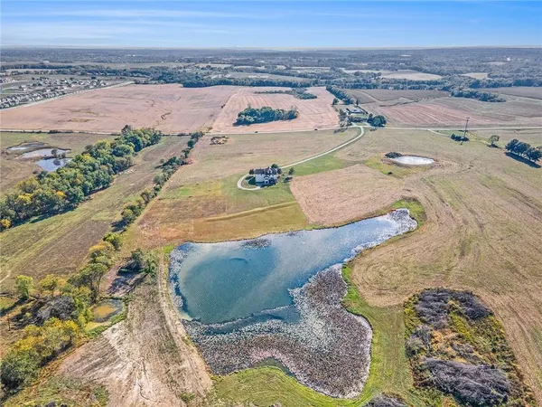 $1,750,000 | 2600 Northwest 108th Street, Kansas City, MO 64154