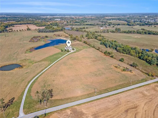 $1,950,000 | 2600 Northwest 108th Street, Kansas City, MO 64154