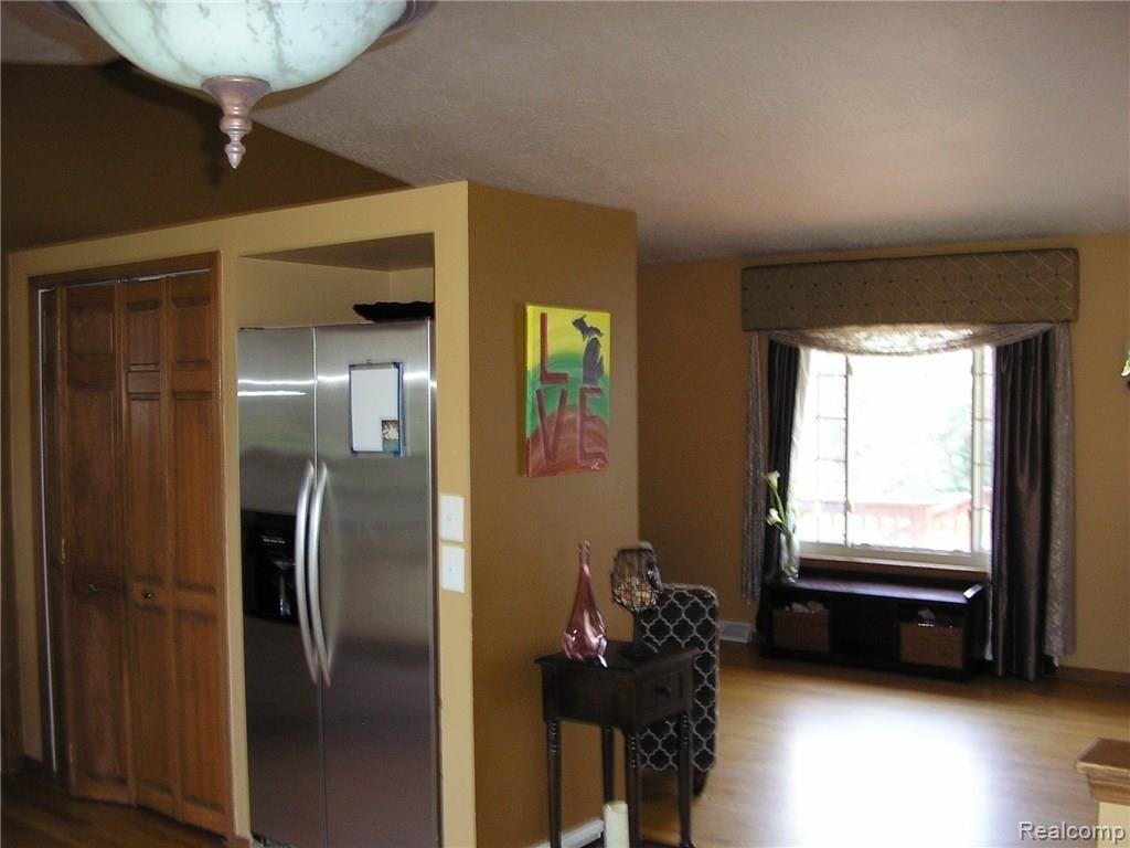 6546 Walters Road Clarkston, MI 48346 - Photo 7 of 17 P1010064.JPG