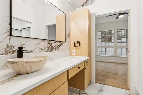 $425,000 | 3225 Turtle Creek Boulevard, Unit 142, Dallas, TX 75219