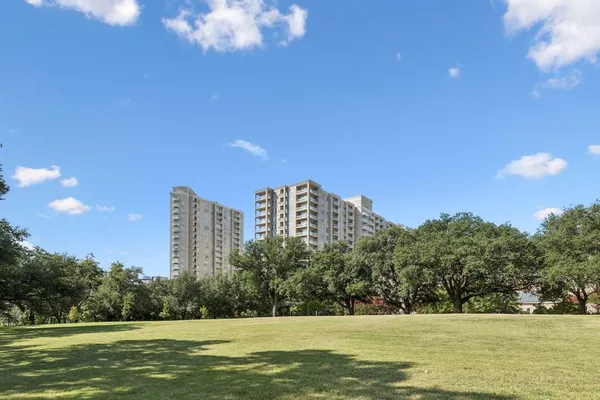 $425,000 | 3225 Turtle Creek Boulevard, Unit 142, Dallas, TX 75219