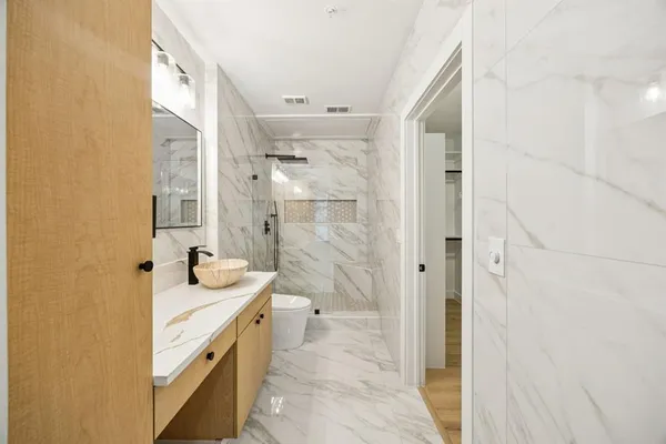 $425,000 | 3225 Turtle Creek Boulevard, Unit 142, Dallas, TX 75219