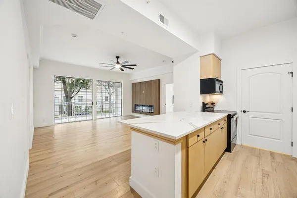 $425,000 | 3225 Turtle Creek Boulevard, Unit 142, Dallas, TX 75219