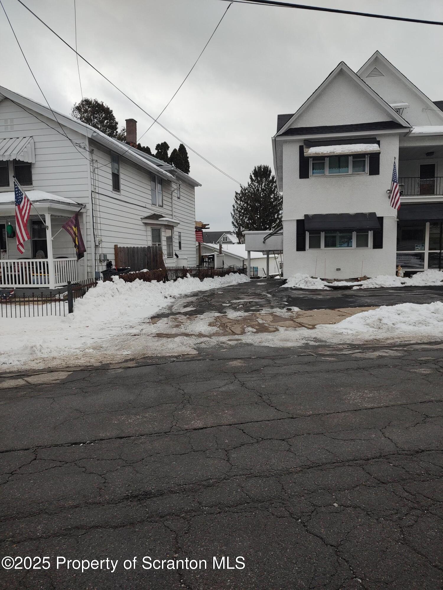 136 Chestnut Street, Unit BSMT Dunmore, PA 18512 - Photo 22 of 22 L Side Facing Walk to Apt Entry