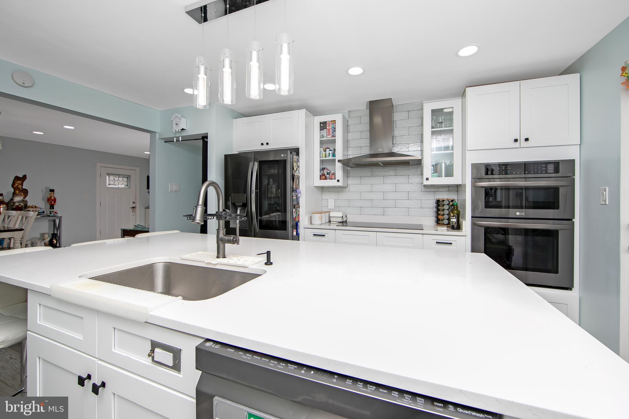 702 Hilltop Road Cinnaminson, NJ 08077 - Photo 3 of 34 Gallery Image 3