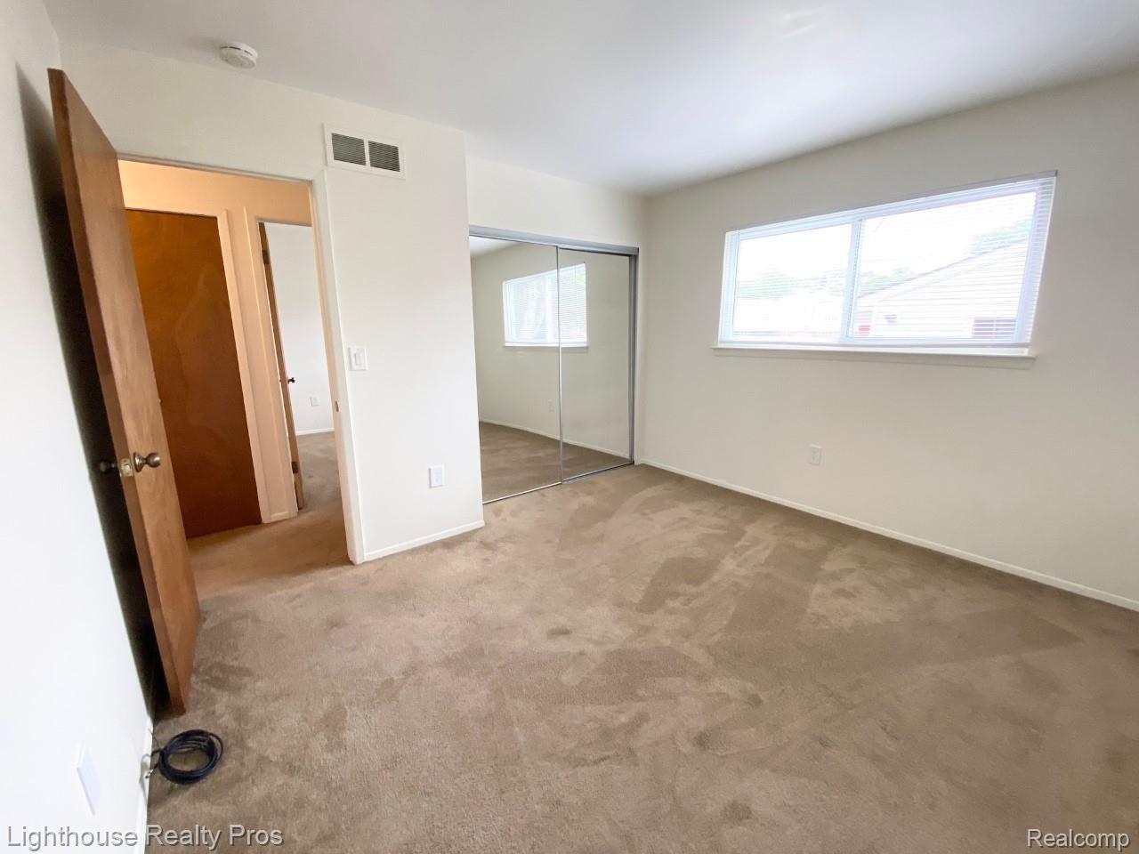 2656 Kenmore Road Berkley, MI 48072 - Photo 16 of 26 thumbnail_IMG_2436.jpg