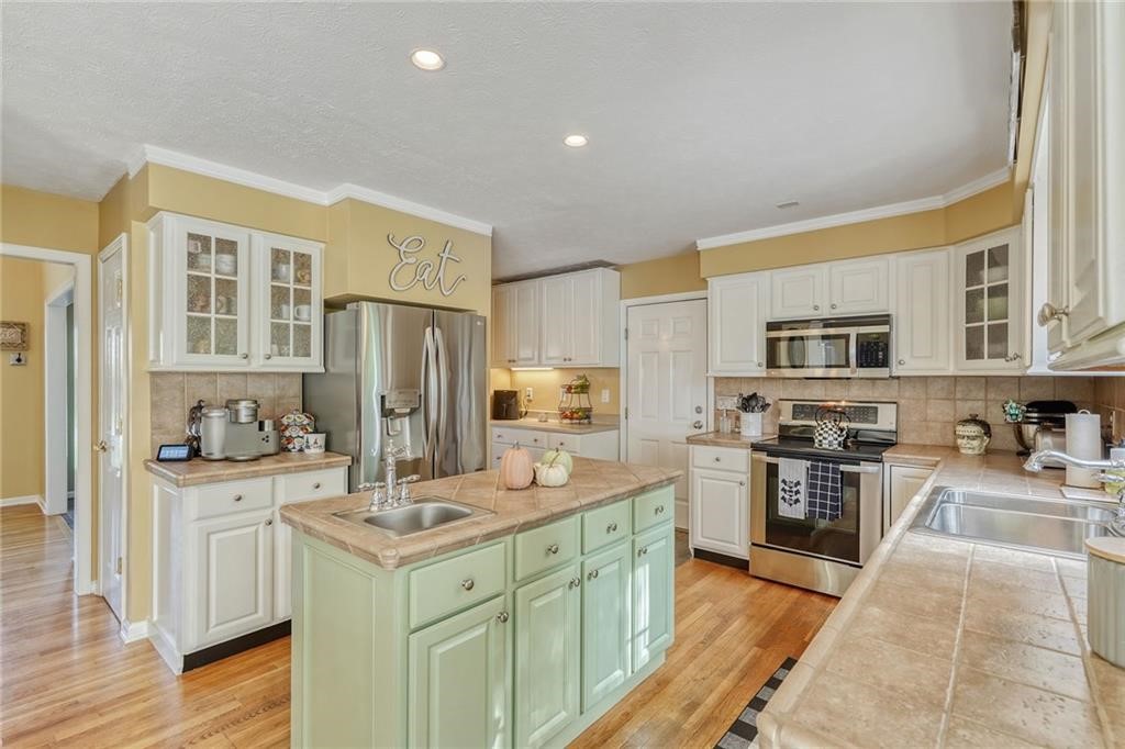 85 Images Greece, NY 14626 - Photo 12 of 37