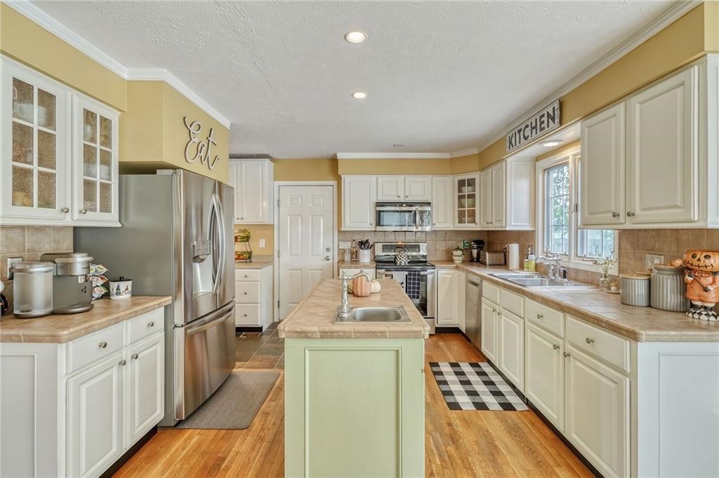 85 Images Greece, NY 14626 - Photo 14 of 37